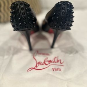 Louboutin black pump size 39